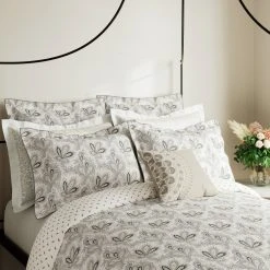 V/A V&A Cotton Aarya Indian Paisley White Bedding Set - Double