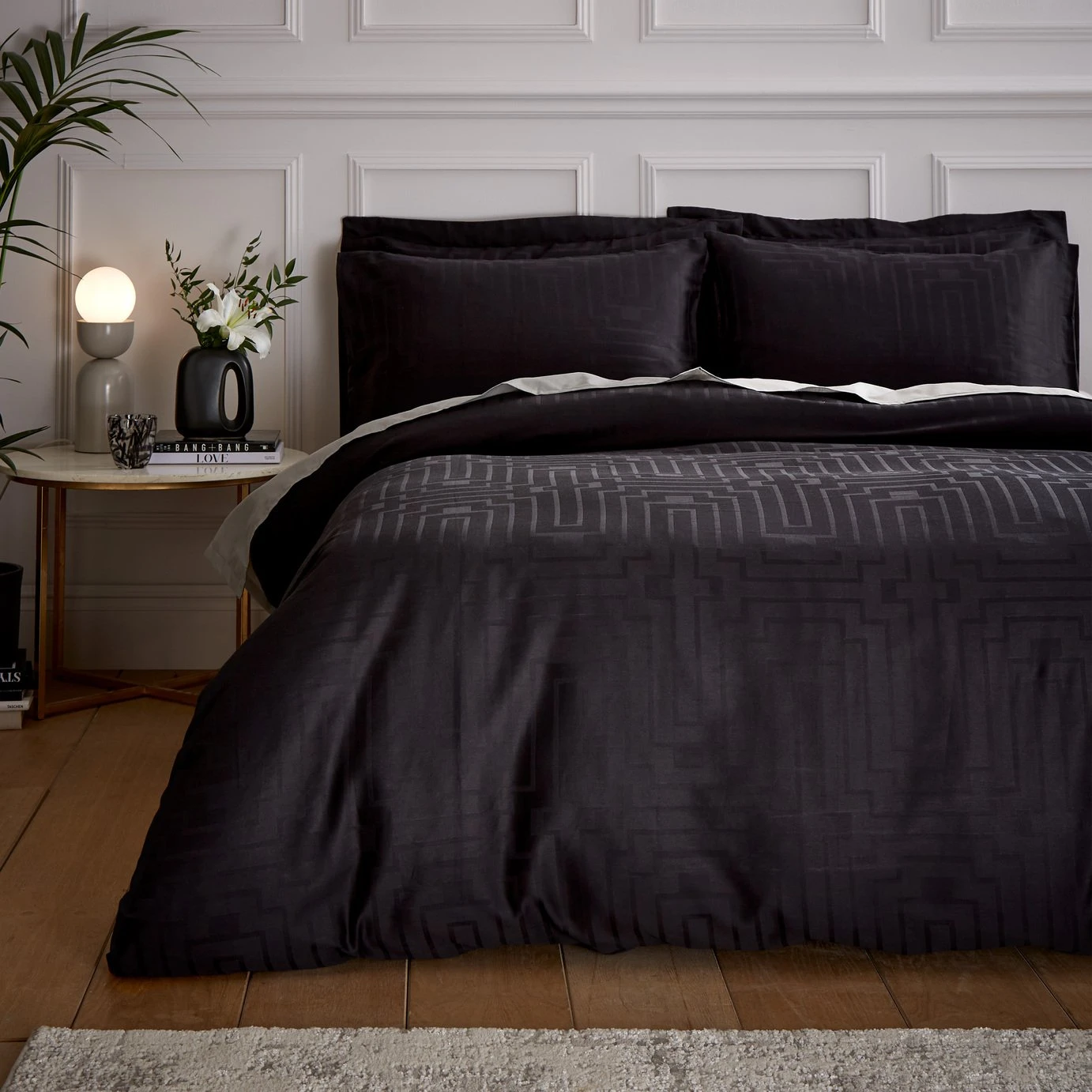 Bianca Cotton 180 TC Geometric Black Bedding Set - Double