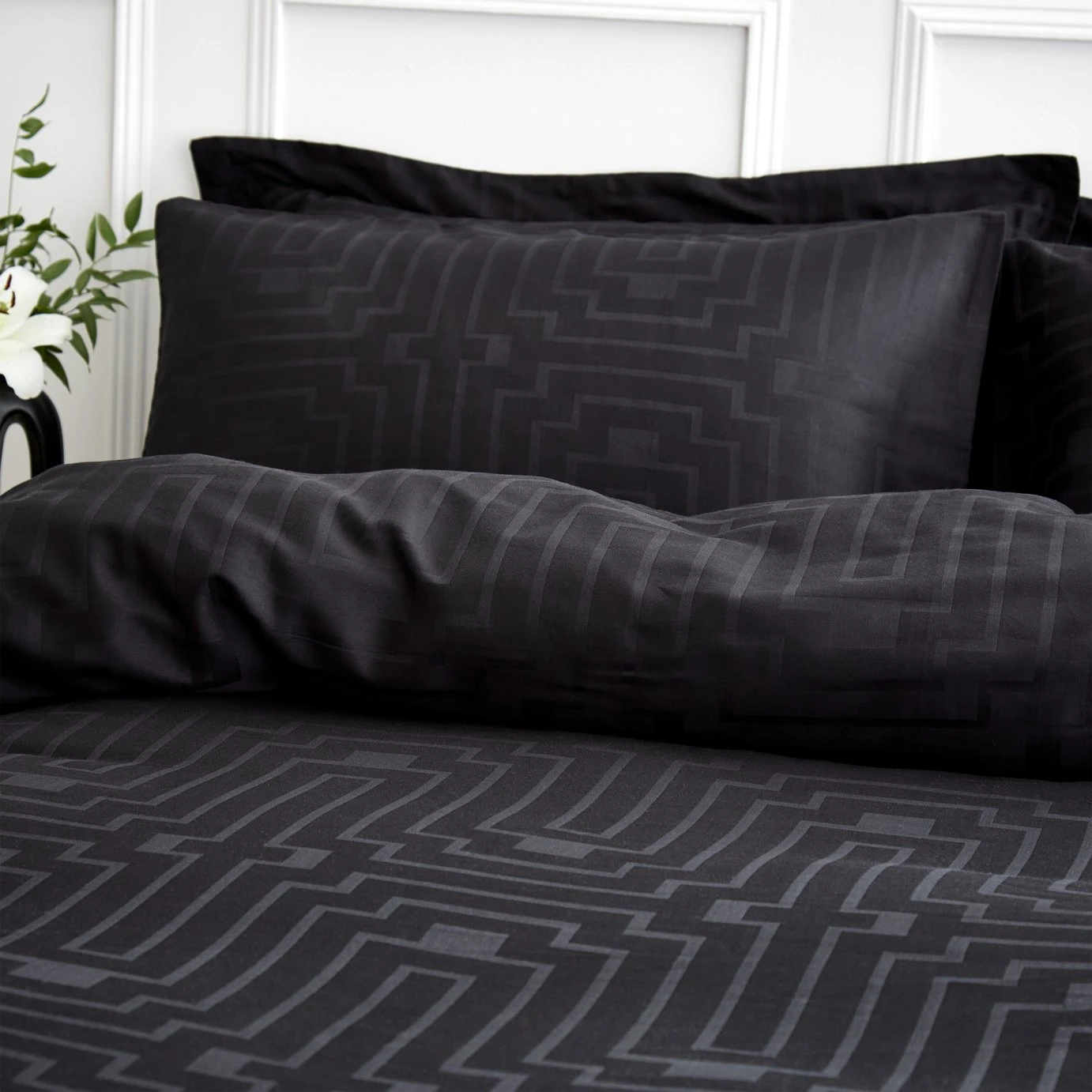 Bianca Cotton 180 TC Geometric Black Bedding Set - Double - Image 3