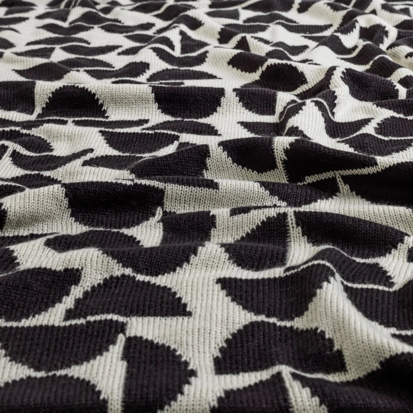 Habitat Geo Woven Throw - Black & White - 120x170cm - Image 4